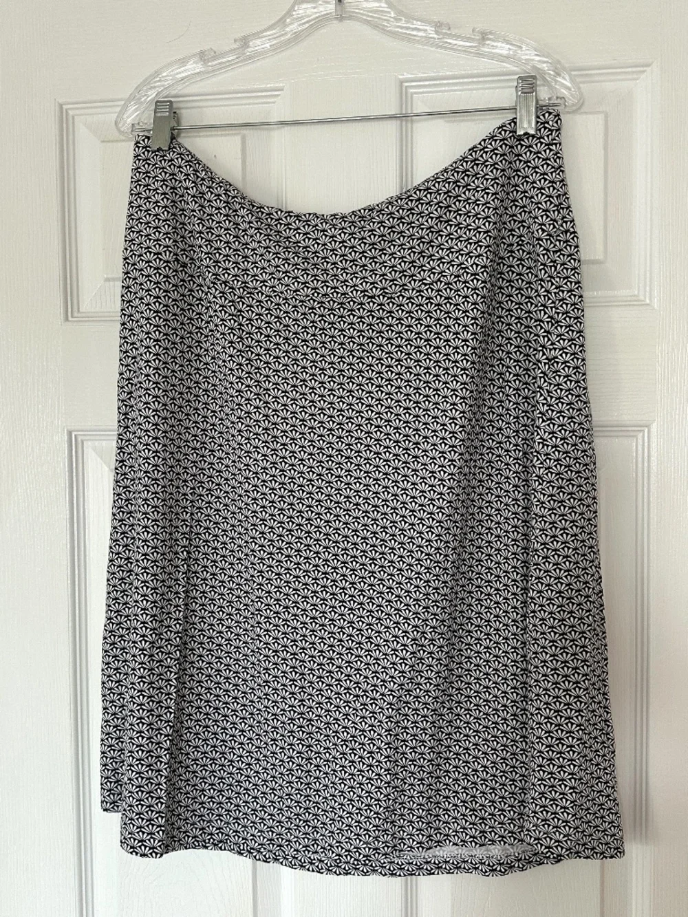 Laura Scott Women's Black and White Midi Skirt Size Large